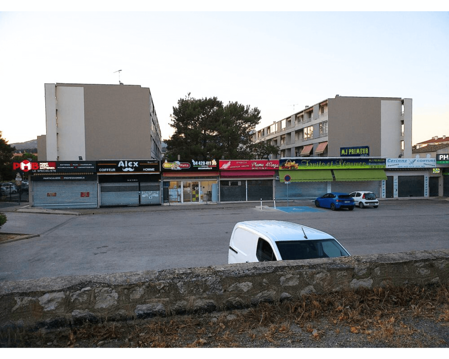Parking privé gratuit Pizza Malta accès rapide depuis La Valentine